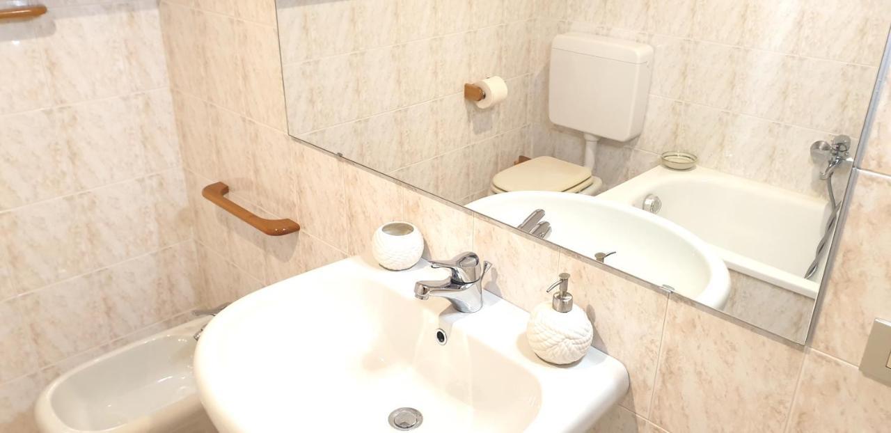 Charming Apartment & Parking By Anthea Homes グラード エクステリア 写真